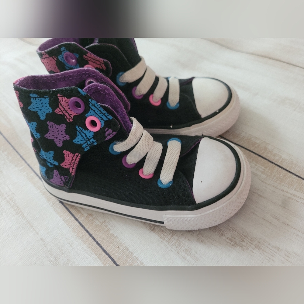 Converse Sz 5 Kids High-Top Sneakers